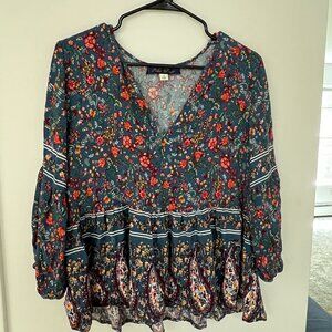 Colorful three-quarter-sleeve top